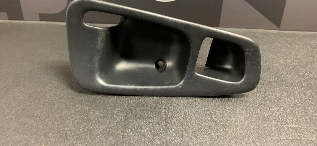 2005 HONDA S2000 AP2 PASSENGER RIGHT INTERIOR DOOR HANDLE SURROUND