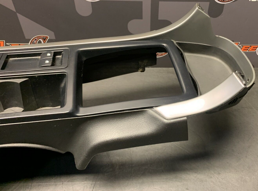 2004 PONTIAC GTO OEM CENTER CONSOLE
