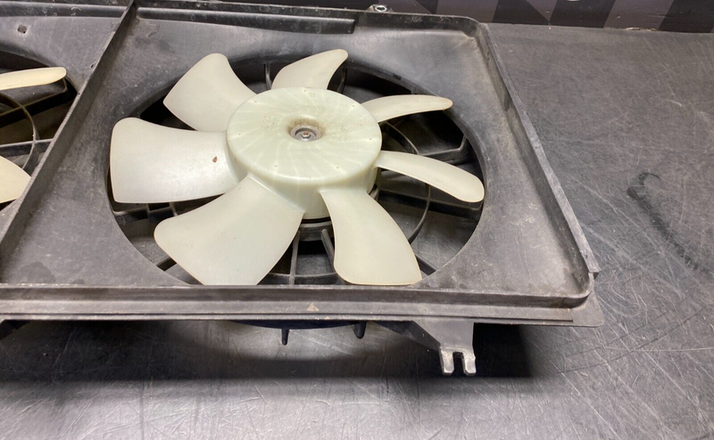 2015 CHEVROLET CAMARO SS OEM RADIATOR FAN ASSEMBLY TAN BLADES USED