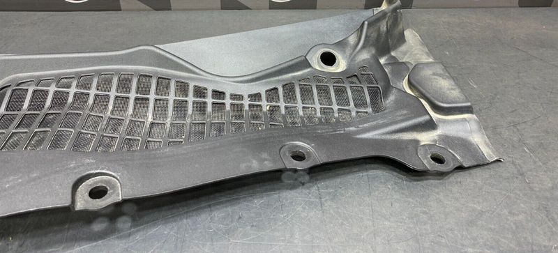 2016 FORD MUSTANG GT350R OEM LOWER WINDSHIELD COWL PANEL USED