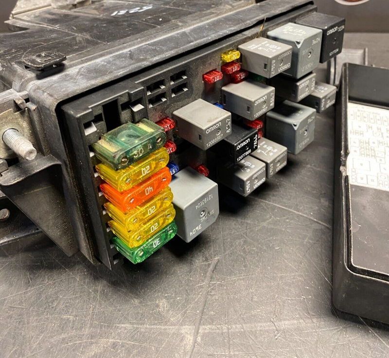 2001 CORVETTE C5 Z06 OEM ENGINE BAY FUSE BOX ASSEMBLY USED
