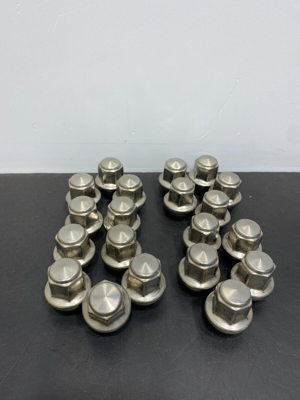 2021 FORD MUSTANG GT OEM FULL LUG NUT SET (20) USED