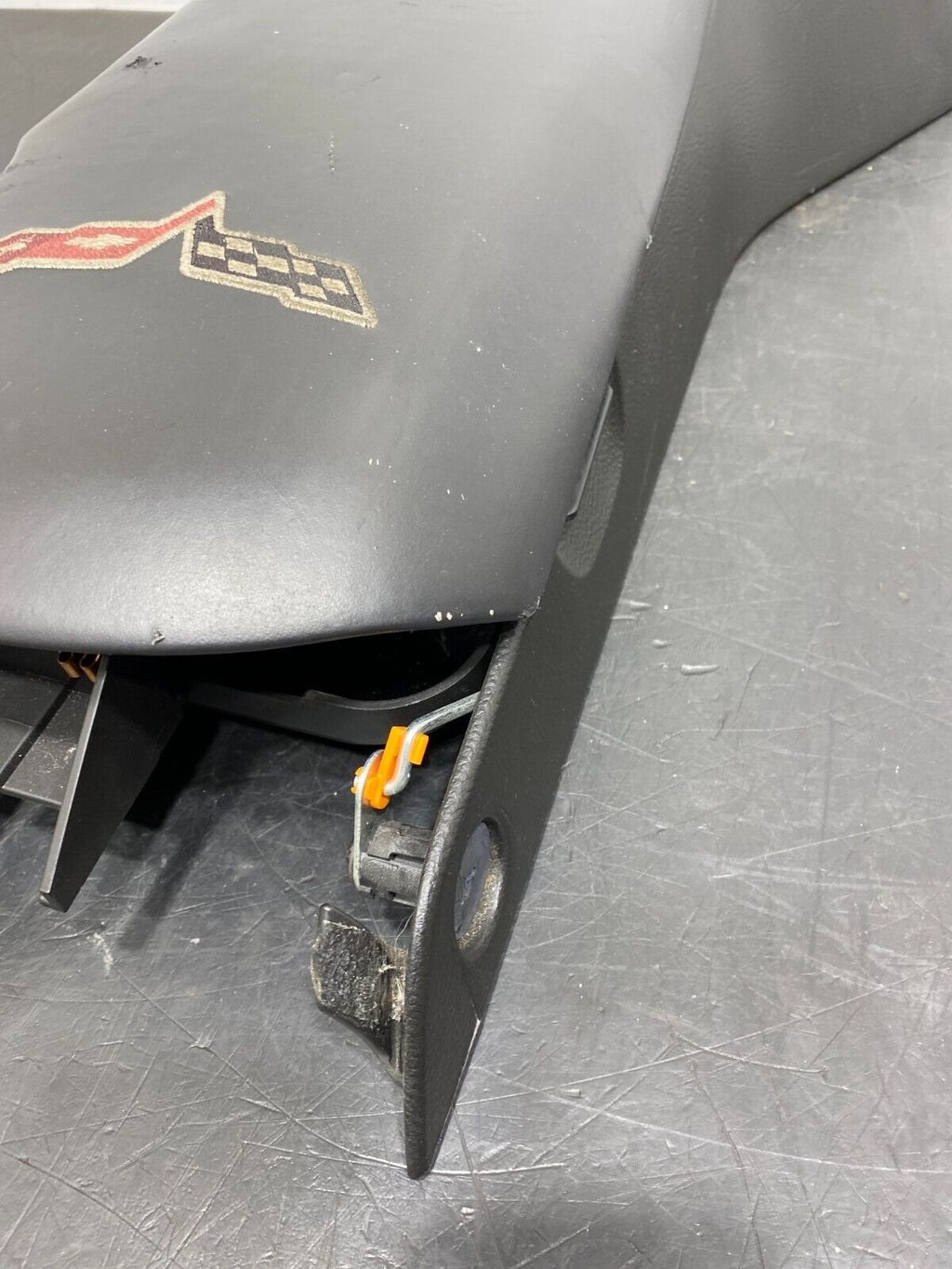 2006 CORVETTE C6 OEM CENTER CONSOLE ARM REST WITH FLAG COVER USED