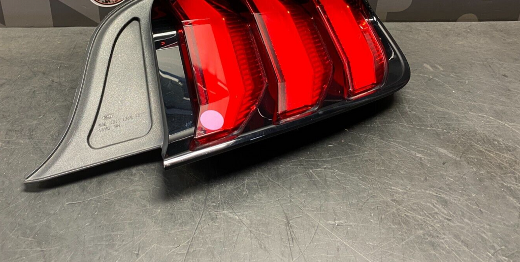 2019 FORD MUSTANG GT BULLITT OEM PASSENGER RH TAIL LIGHT USED