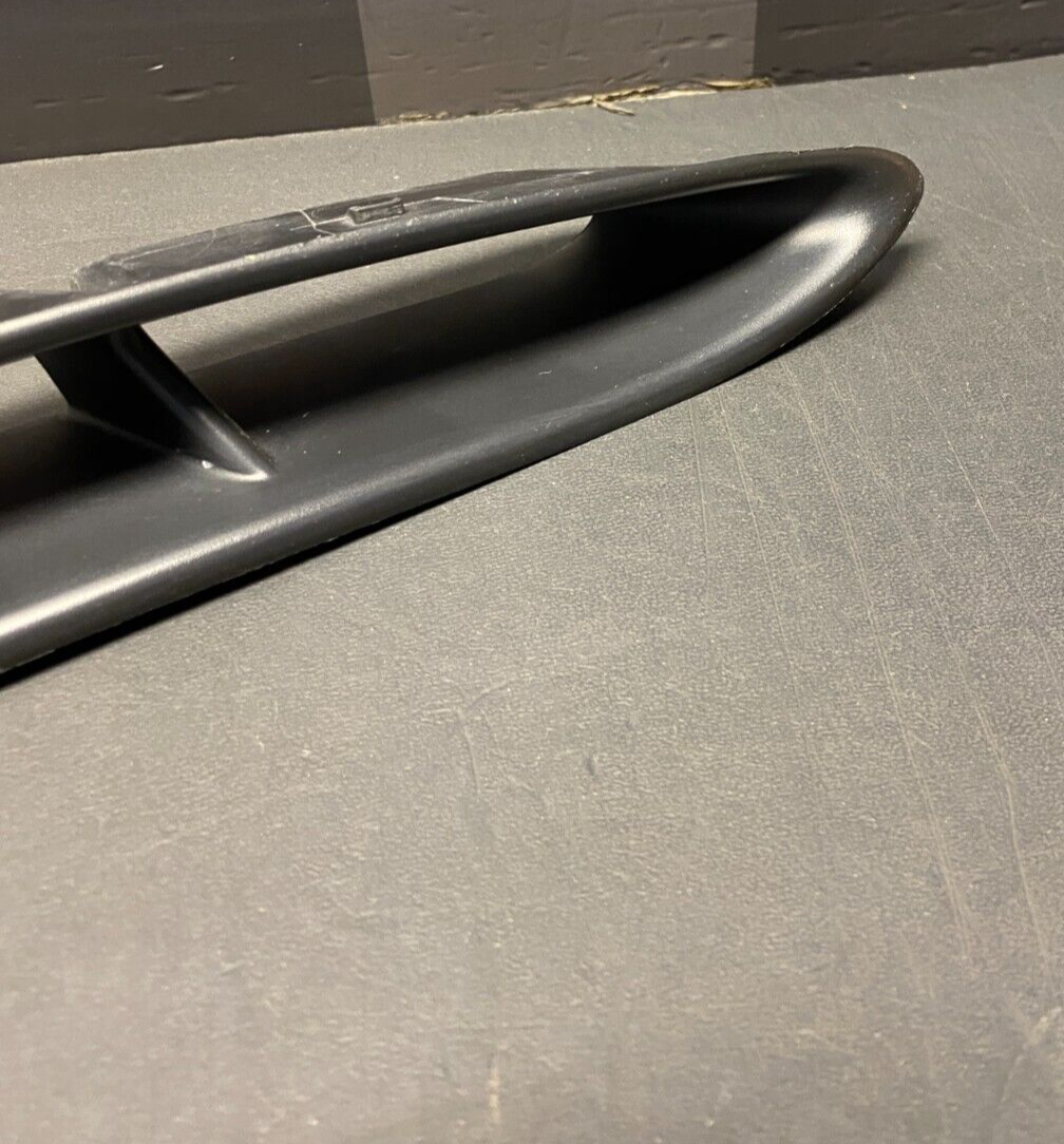 2008 CORVETTE C6 Z06 OEM PASSENGER RH FRONT FENDER VENT USED