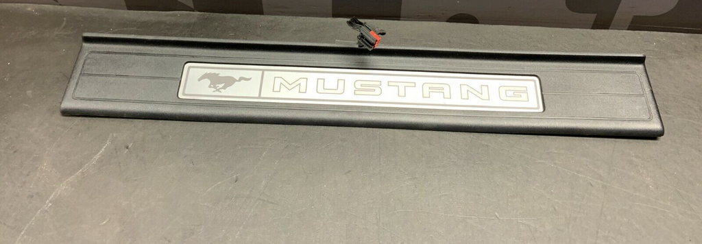 2019 FORD MUSTANG GT OEM PASSENGER LIT DOOR SILL PANEL TRIM