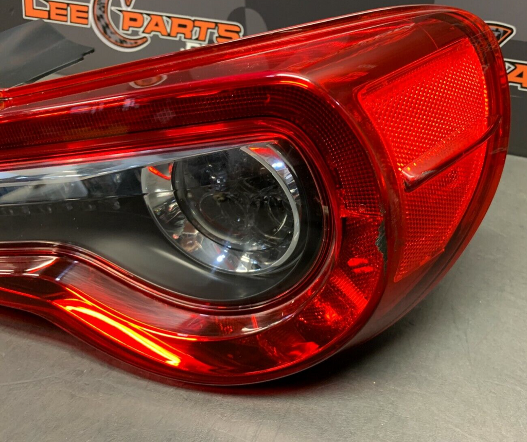 2017 SUBARU BRZ OEM RH PASSENGER TAIL LIGHT