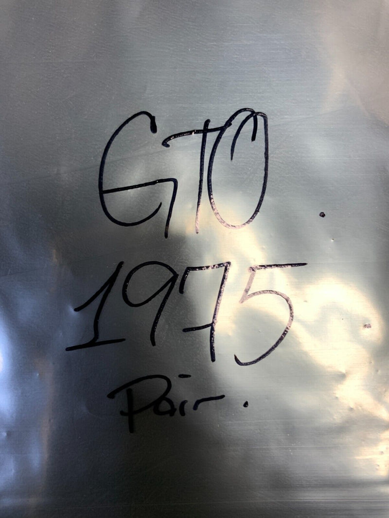 2005 PONTIAC GTO OEM SIDE SKIRT END TRIM PANEL CAPS