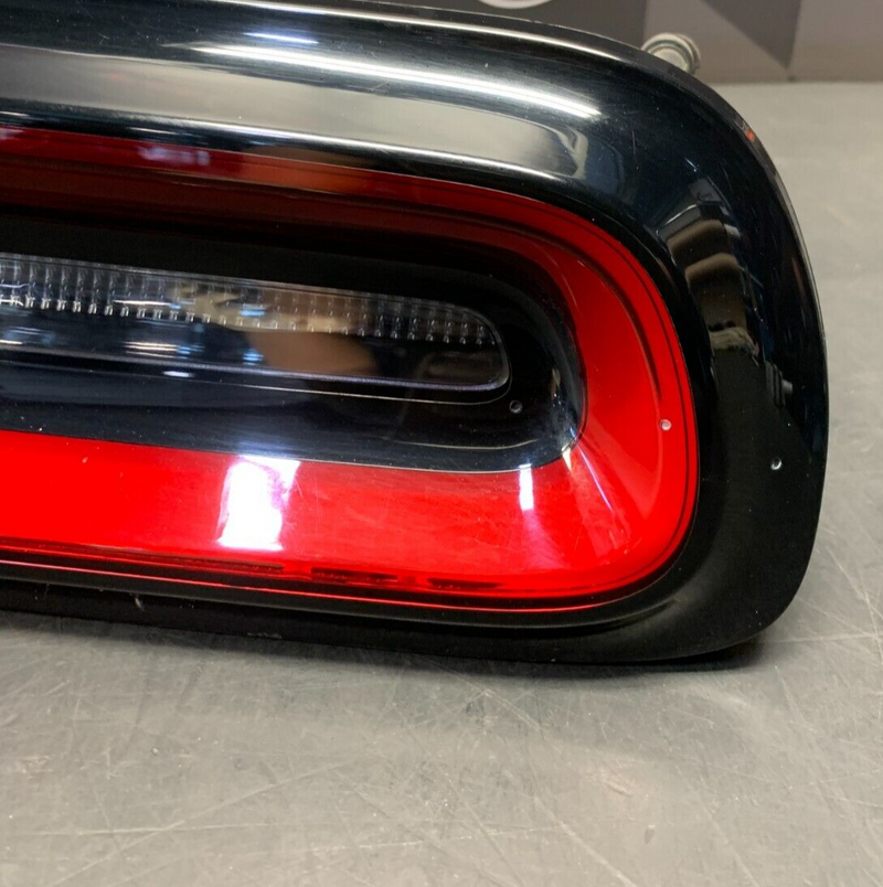 2015 DODGE CHALLENGER SCAT PACK OEM PASSENGER SIDE REAR TAIL LIGHT USED