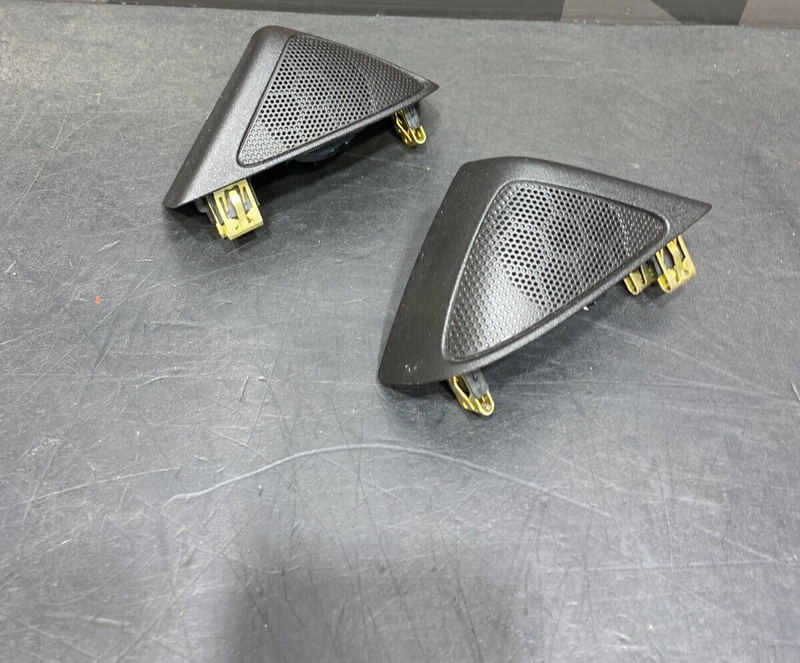 2010 CHEVROLET CAMARO SS OEM TRIANGLE DOOR PANEL TWEETERS PAIR DR PS USED