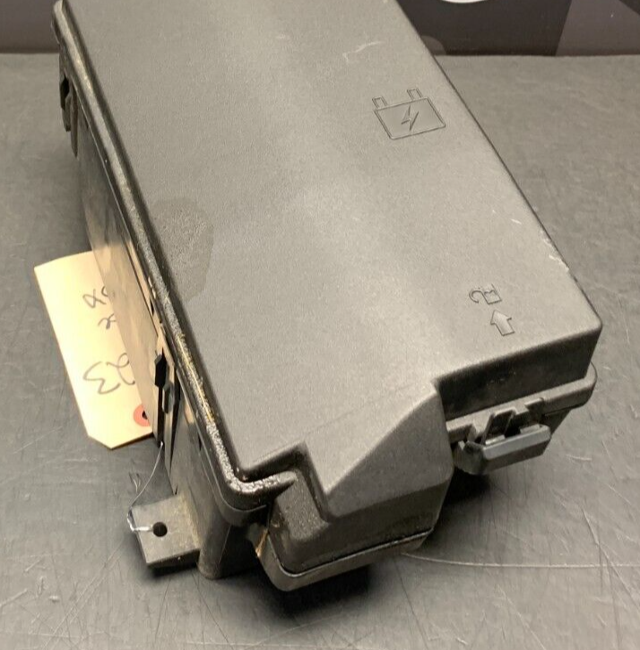 2012 CAMARO SS OEM ENGINE BAY FUSE BOX