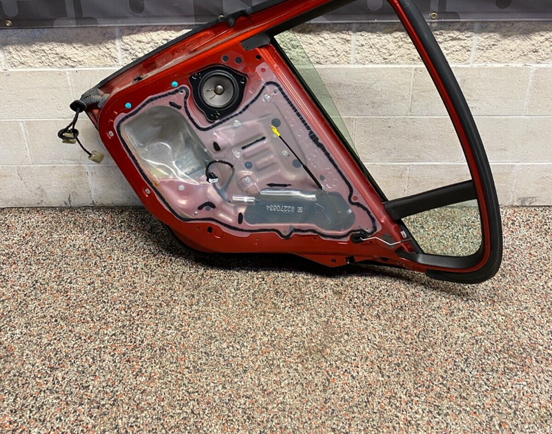 2015 CHEVY SS SEDAN OEM PASSENGER RH REAR DOOR LOADED WITH GLASS USED