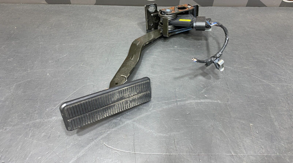 2008 CORVETTE C6 Z06 OEM ACCELERATOR GAS PEDAL WITH PIGTAIL USED