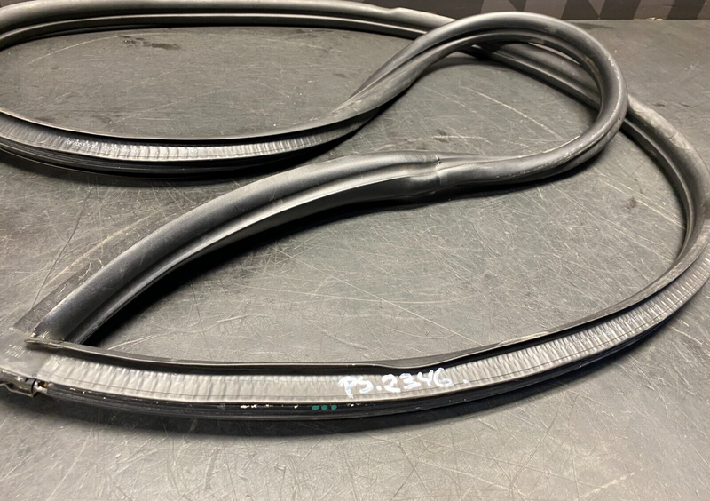 2004 PORSCHE 911 GT3 OEM PASSENGER RH DOOR WEATHER STRIP SEAL USED **CAR SIDE**