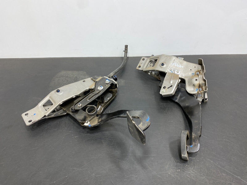 2014 CHEVROLET CAMARO SS OEM MANUAL BRAKE AND CLUTCH PEDAL ASSEMBLY SET USED