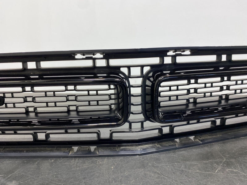 2016 DODGE CHALLENGER SCAT PACK SRT OEM UPPER FRONT BUMPER GRILL SRT LOGO USED