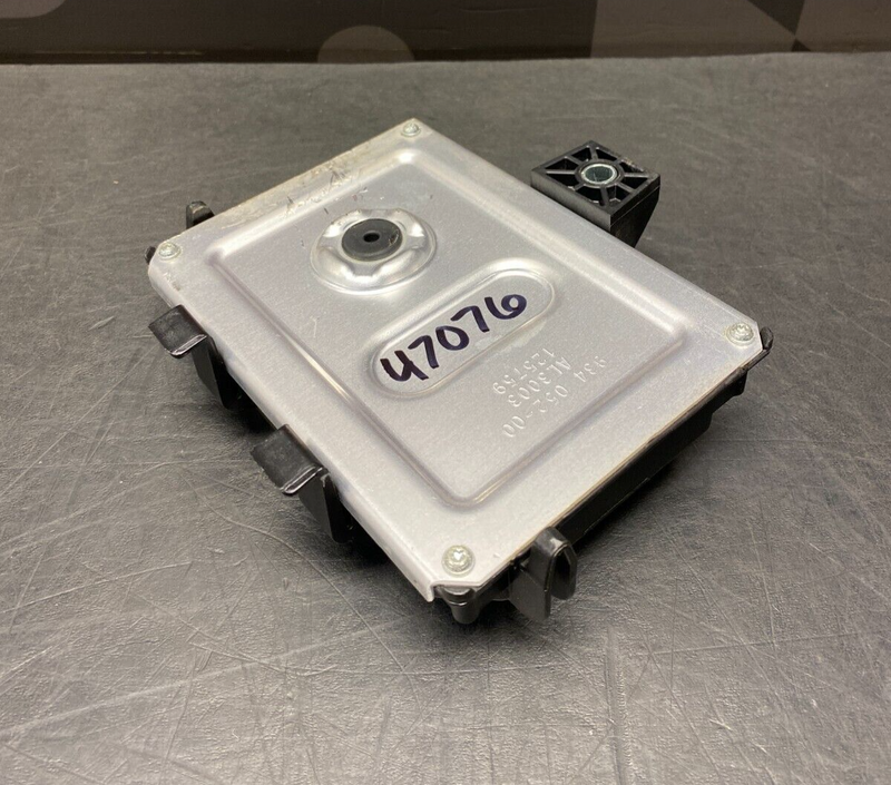 2014 CHEVROLET CAMARO SS OEM FUEL PUMP CONTROL MODULE USED