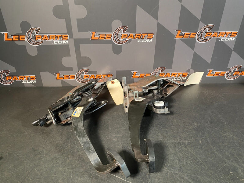 2013 CHEVROLET CAMARO SS 1LE OEM CLUTCH BRAKE PEDAL COMBO SET PEDALS USED