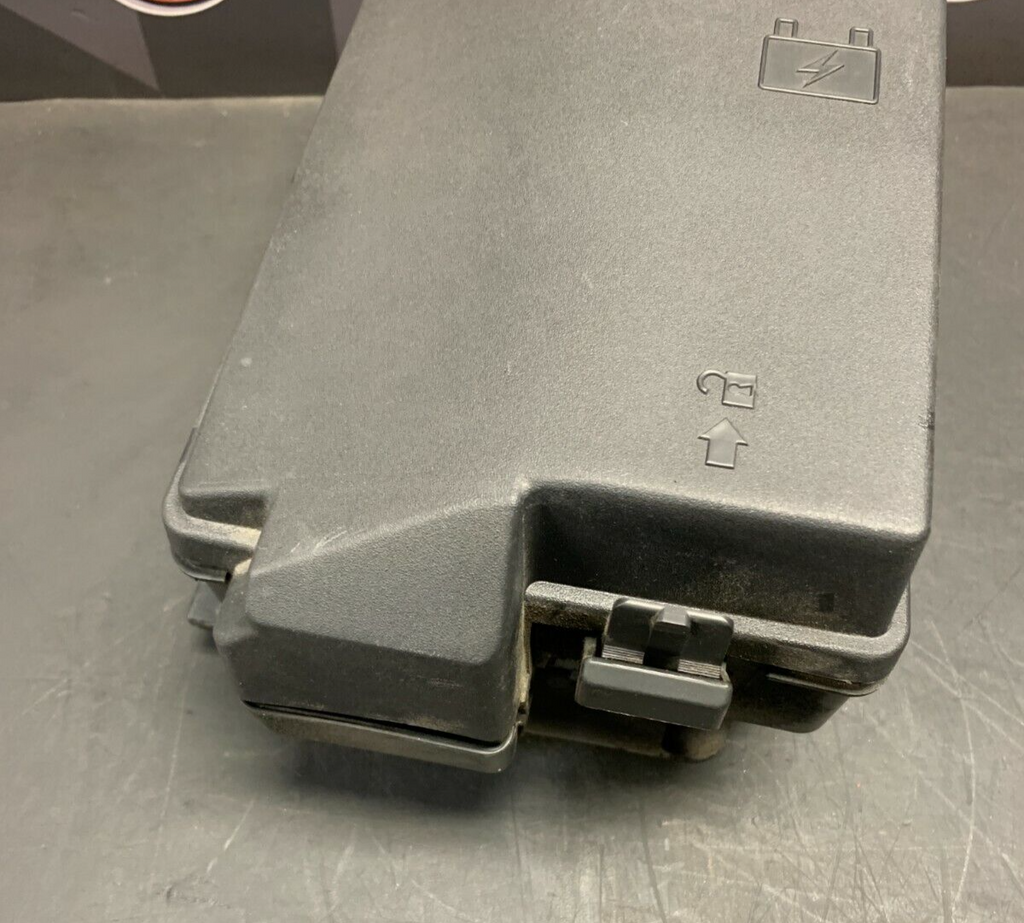 2013 CAMARO SS CONVERTIBLE OEM ENGINE BAY FUSE BOX