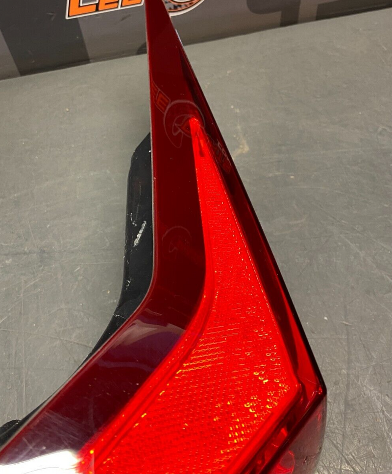 2011 CADILLAC CTSV CTS-V OEM DRIVER LH SIDE TAIL LIGHT LAMP USED