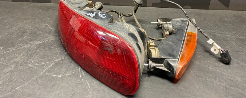 1996 DODGE VIPER RT/10 OEM DRIVER REAR TAIL LIGHT WITH TURN SIGNAL LIGHT USED