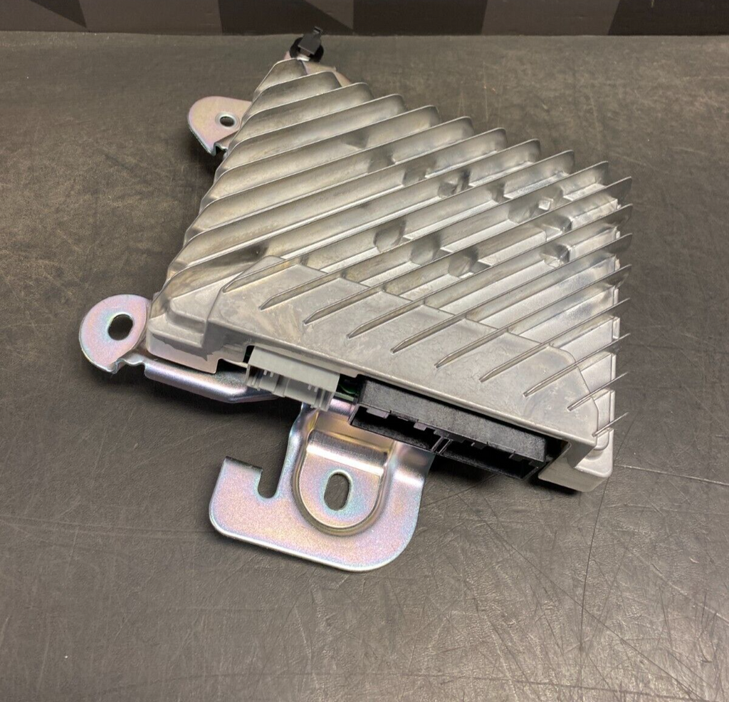 2019 FORD MUSTANG GT BULLITT OEM AMPLIFIER kr3t-18t806-cg USED