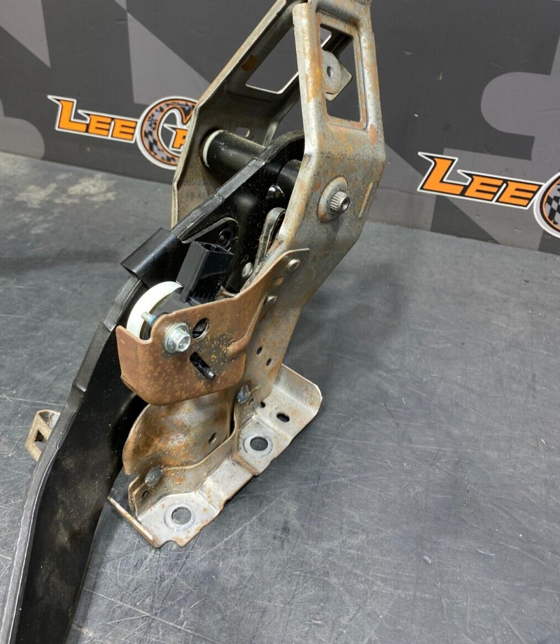 2012 CAMARO SS COUPE OEM AUTOMATIC BRAKE PEDAL ASSEMBLY USED