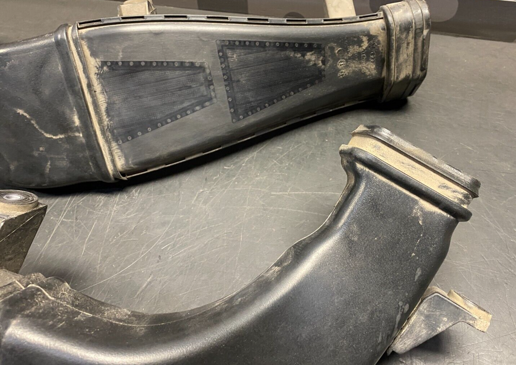 2012 AUDI R8 V10 OEM COUPE OEM QUARTER PANEL TO INTAKE DUCTS PAIR DR PS USED