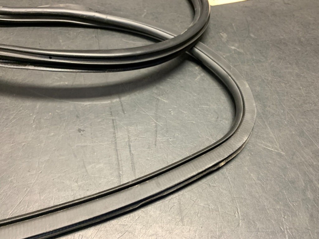 2004 PONTIAC GTO PASSENGER RH DOOR WEATHER STRIP SEAL USED OEM
