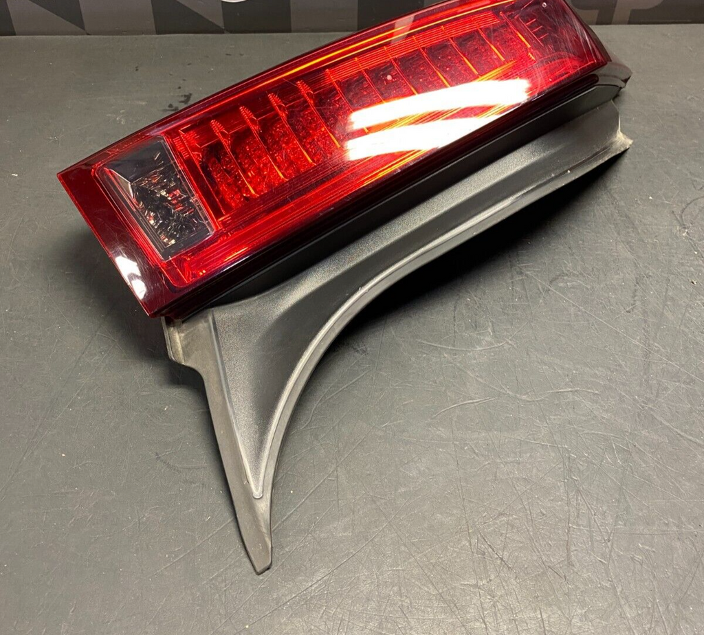 2011 CADILLAC CTSV CTS-V OEM DRIVER LH SIDE TAIL LIGHT LAMP USED