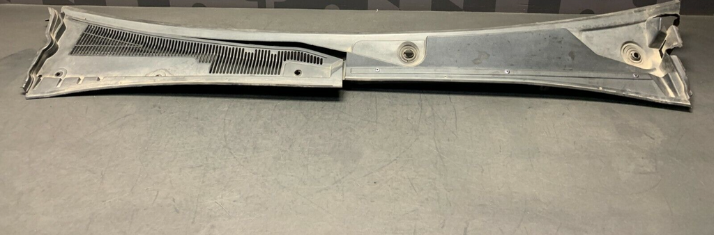 2011 CADILLAC CTSV CTS-V OEM WINDSHIELD WIPER COWL