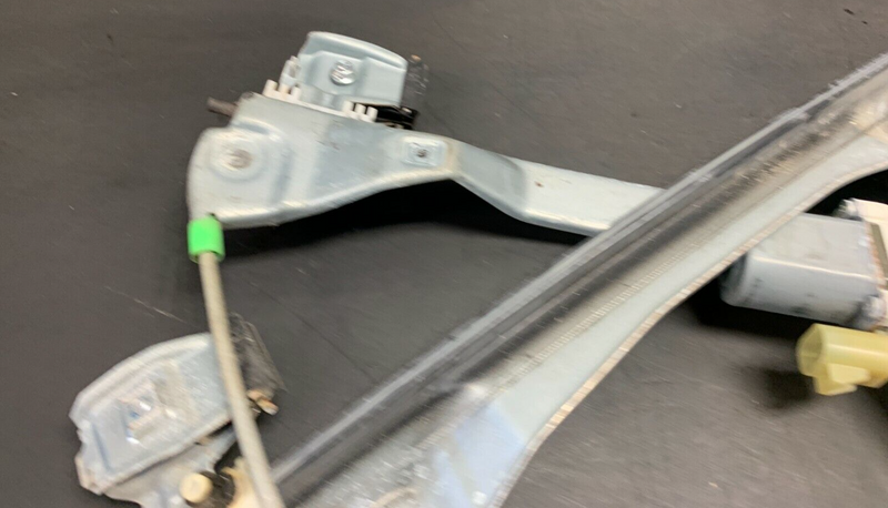 2009 PONTIAC G8 GT OEM PASSENGER FRONT WINDOW MOTOR REGULATOR