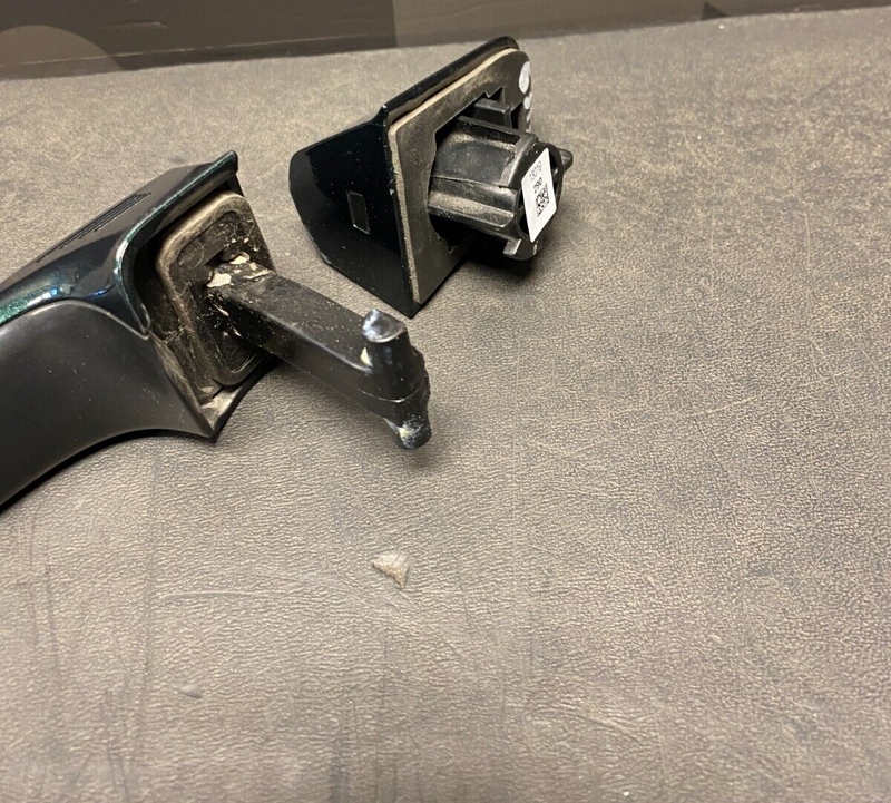 2019 FORD MUSTANG GT BULLITT OEM PASSENGER RH DOOR HANDLE GREEN USED