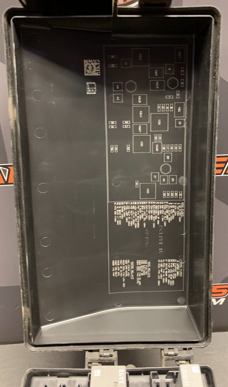 2012 CAMARO SS OEM ENGINE BAY FUSE BOX