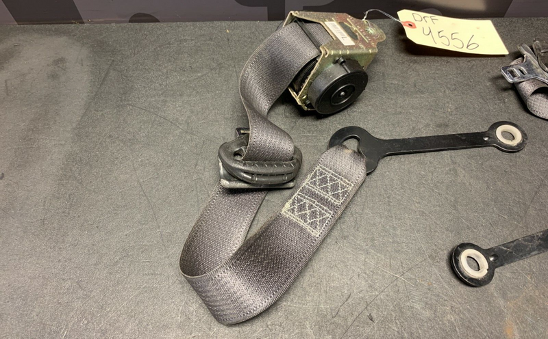 2006 PONTIAC GTO OEM FRONT BLACK SEAT BELTS DRIVER PASSENGER