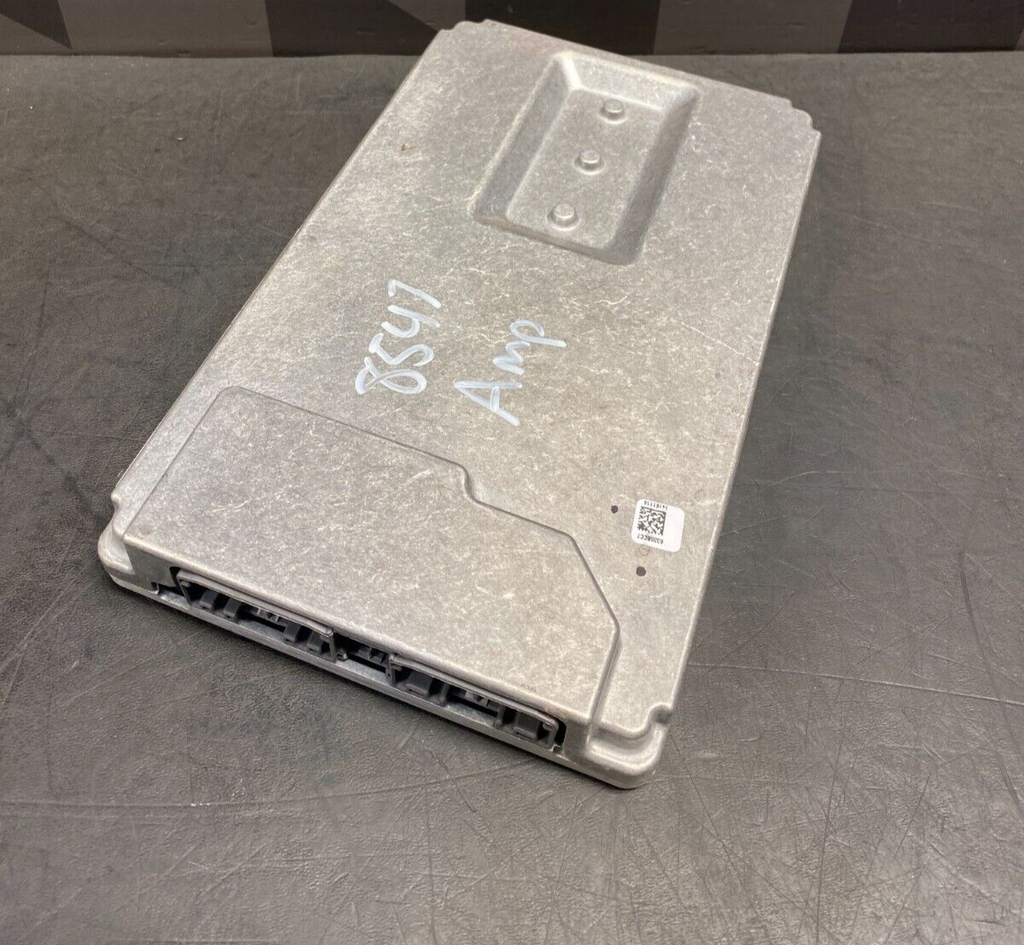 2016 DODGE CHALLENGER HELLCAT OEM RADIO AMPLIFIER AMP 68234110AC USED