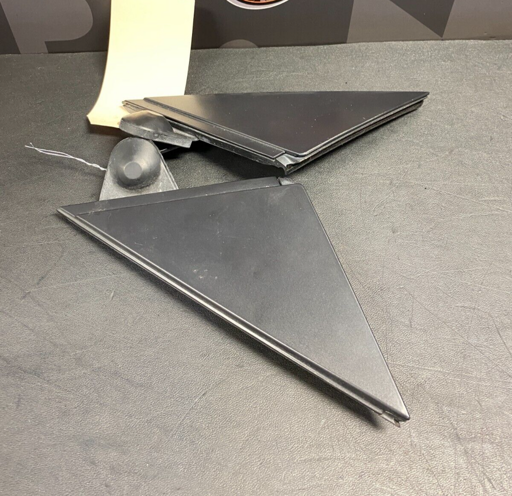 2014 AUDI R8  V10 OEM FRONT DOOR WINDOW TRIM TRIANGLES PAIR USED