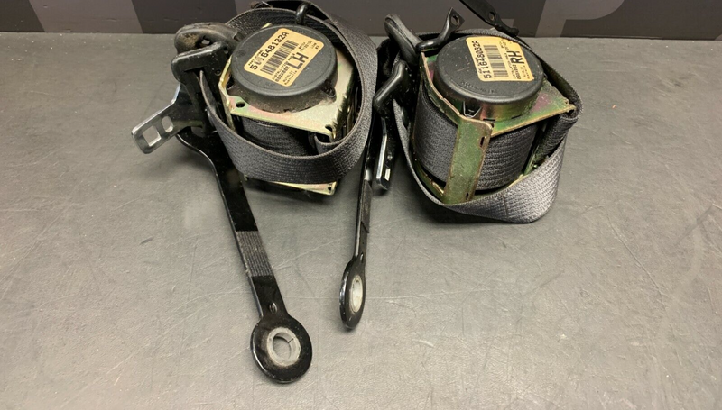 2004 PONTIAC GTO OEM DRIVER PASSENGER FRONT SEAT BELTS