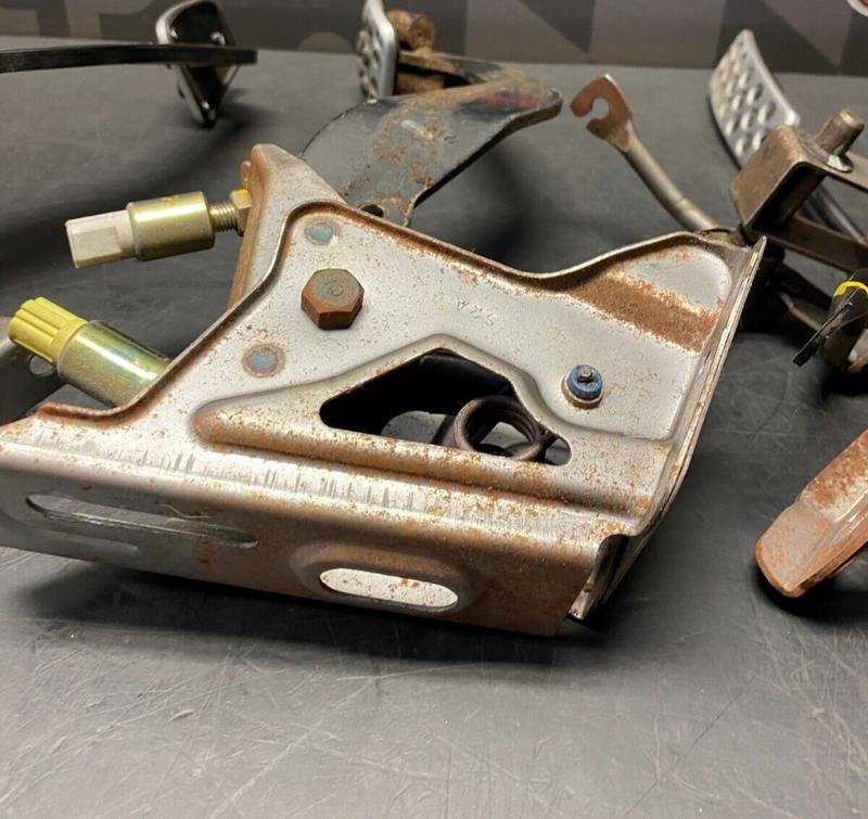 2004 HONDA S2000 AP2 OEM PEDAL SET GAS PEDAL BRAKE PEDAL CLUTCH PEDAL USED