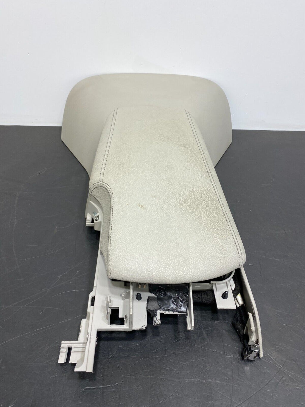 2012 CORVETTE C6 GRANDSPORT OEM CENTER CONSOLE ARM REST GREY STITCHED USED