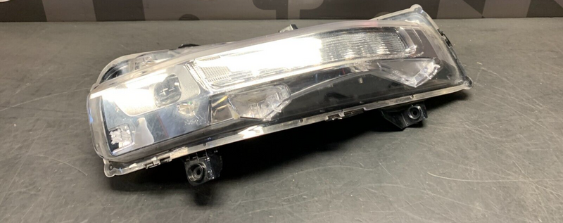 2019 FORD MUSTANG GT OEM PASSENGER RH OEM FOG LIGHT DRL USED