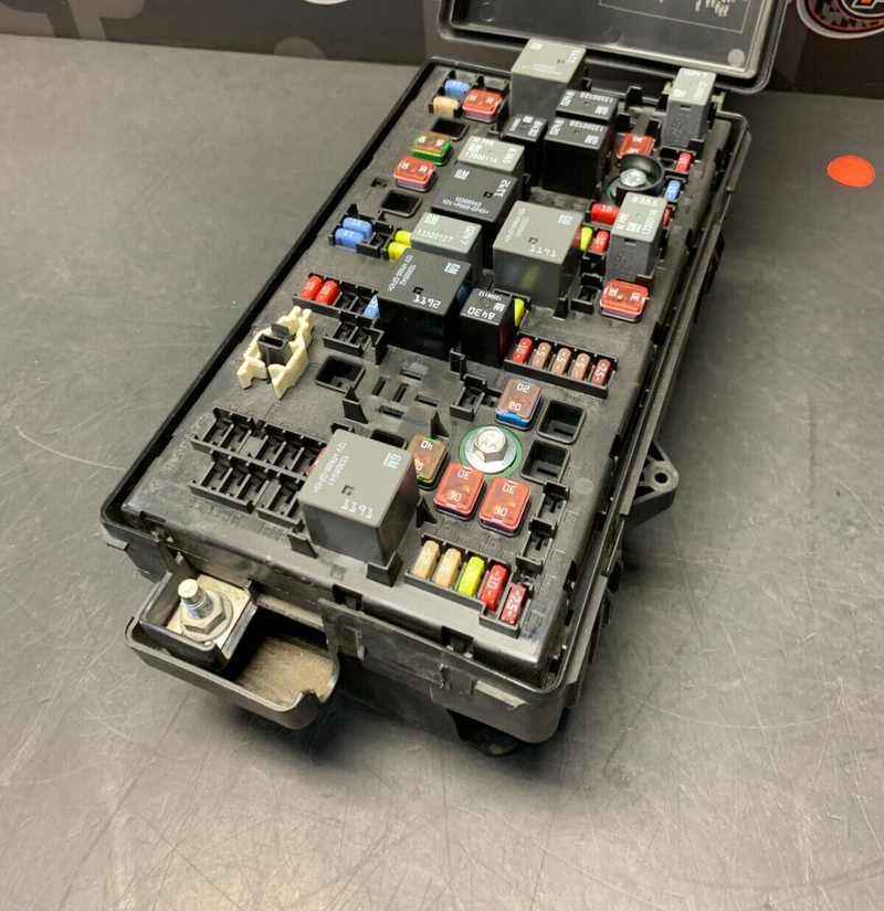 2015 CHEVROLET CAMARO ZL1 OEM ENGINE BAY FUSE BOX USED