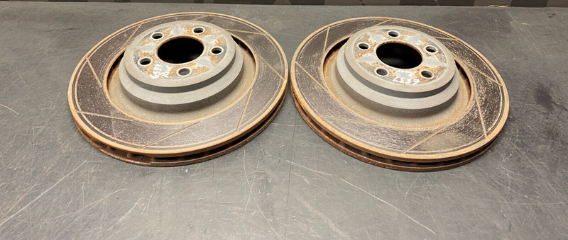 2020 DODGE CHALLENGER HELLCAT REDEYE OEM SLOTTED REAR BRAKE ROTORS PAIR USED