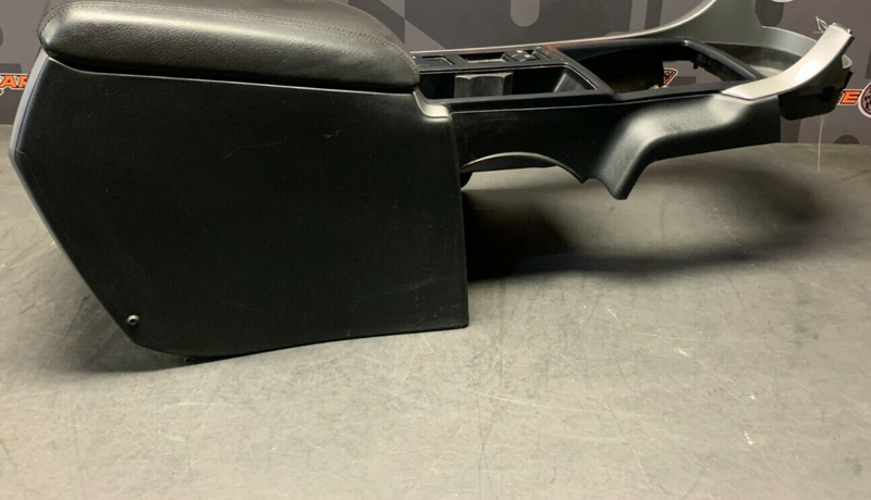 2005 PONTIAC GTO OEM CENTER CONSOLE