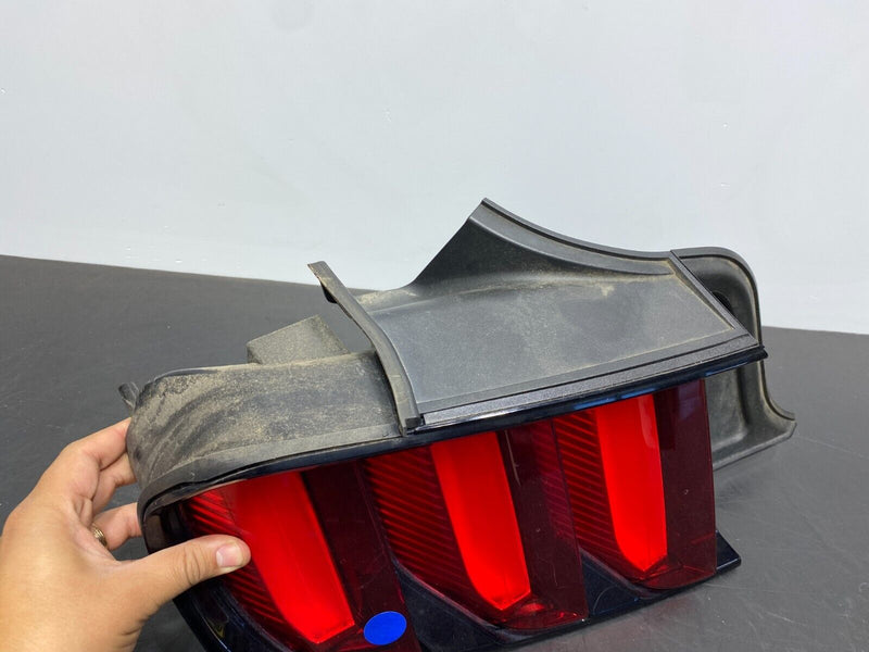 2015 FORD MUSTANG GT OEM DRIVER LH TAIL LIGHT TAILLIGHT ASSEMBLY USED