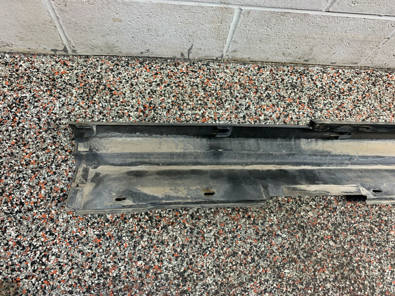 2006 PONTIAC GTO OEM LH DRIVER SIDE SKIRT ROCKER MOULDING
