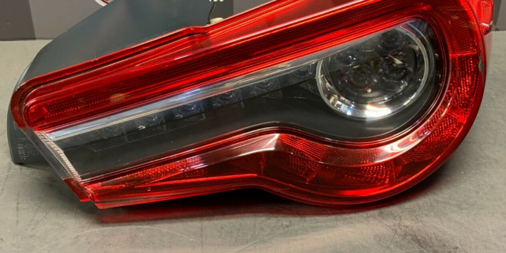 2017 SUBARU BRZ OEM RH PASSENGER TAIL LIGHT