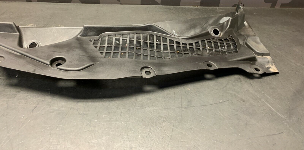 2016 FORD MUSTANG GT OEM WINDSHIELD WIPER COWL COVER PANEL