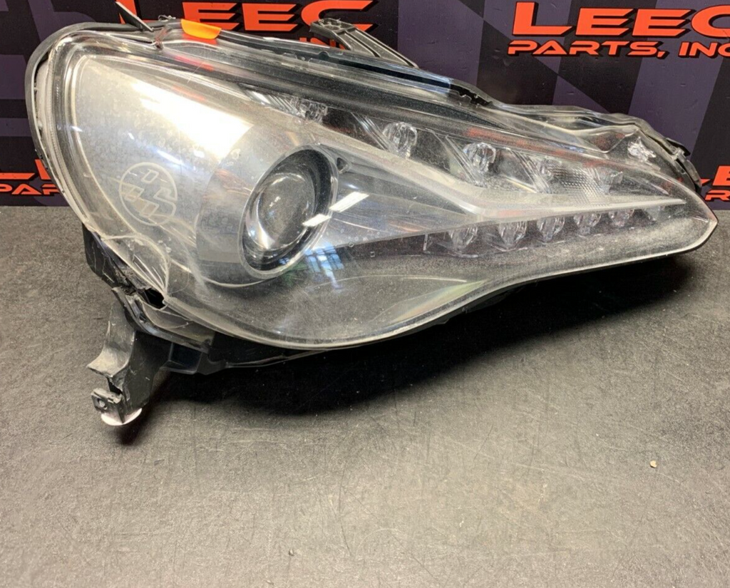 2017 TOYOTA 86 OEM RH PASSENGER HEADLIGHT-CRACKED TABS-