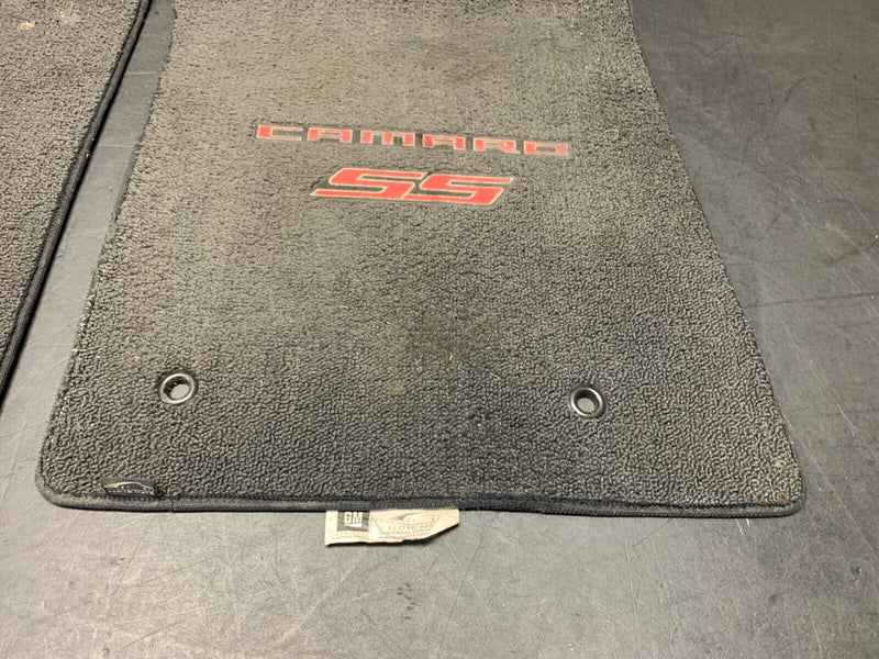 2010 CAMARO SS FRONT DRIVER PASSENGER FLOOR MATS USED OEM